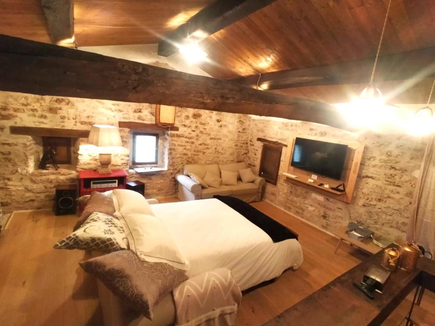 Maison En Pierre Фиастра Екстериор снимка